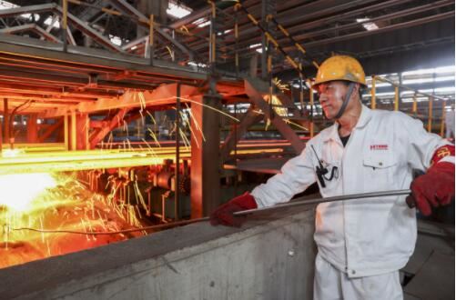 La produzione di acciaio greggio in Cina nel 2022 è in calo, afferma il rapporto