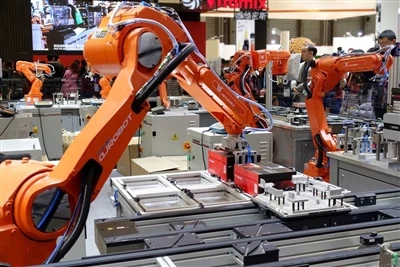 L'attività economica dell'industria dei macchinari è stabile e sta facendo pr...